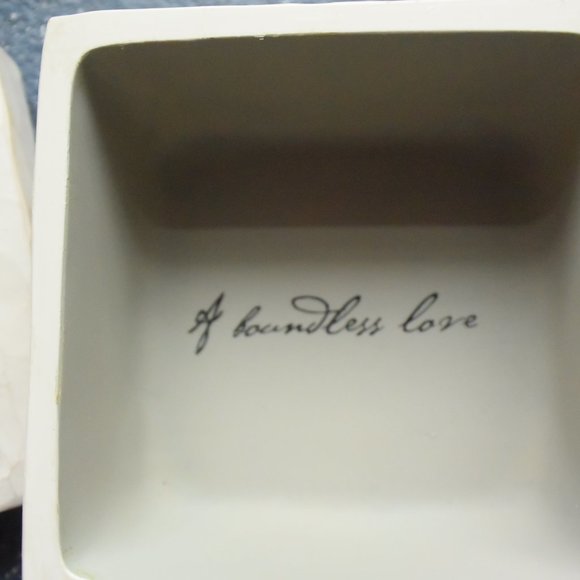 Willow Tree "Hug" Keepsake Box Child & Dog - Picture 4 of 10